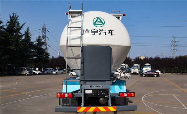 梦之城粉罐车