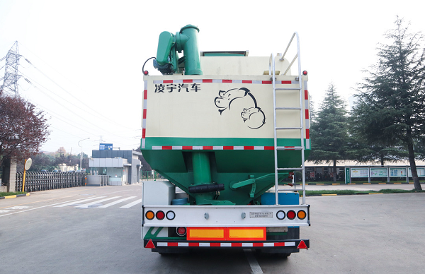 梦之城饲料运输半挂车