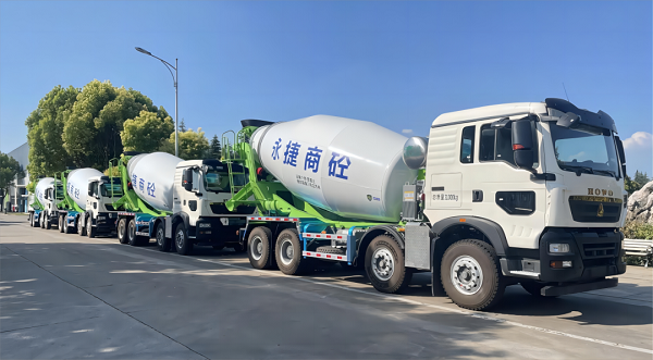 重汽&梦之城搅拌车交付客户